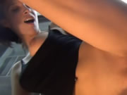 中歐黑髮癡女在沐浴間激情